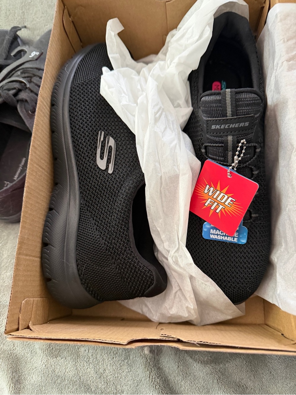 Skechers Women's Black Slip-On Wide Fit Athletic Sneakers. 9.5 wide